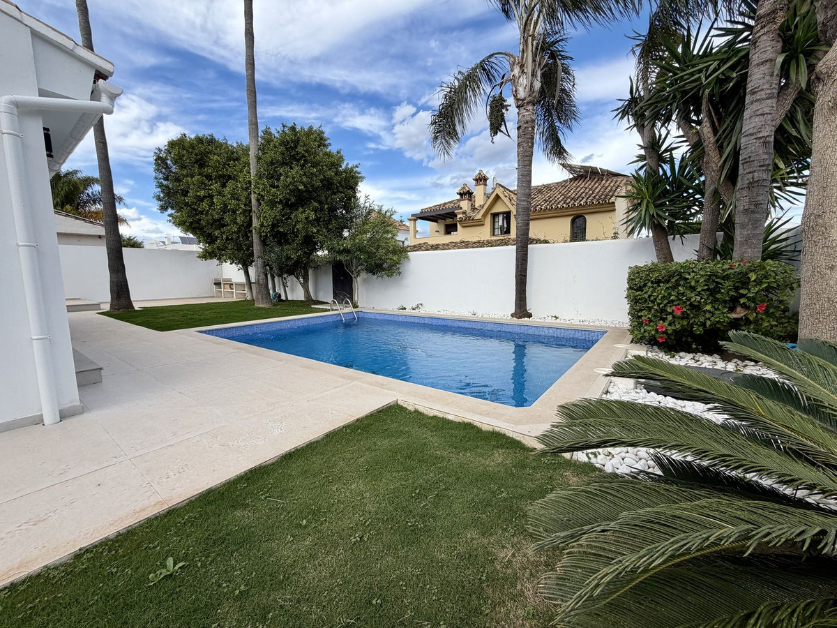5 Bedroom Villa for Sale in Puerto Banús — 2