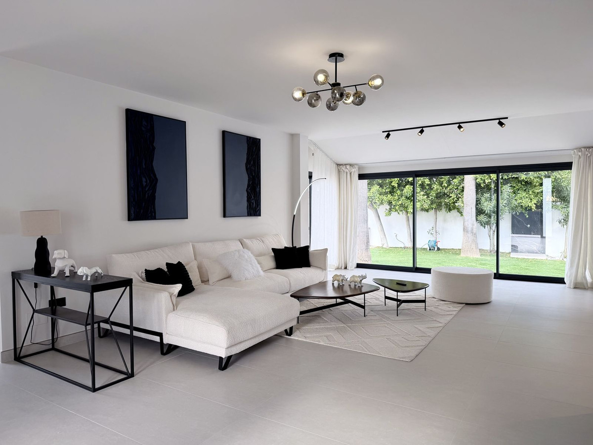 5 Bedroom Villa for Sale in Puerto Banús — 4