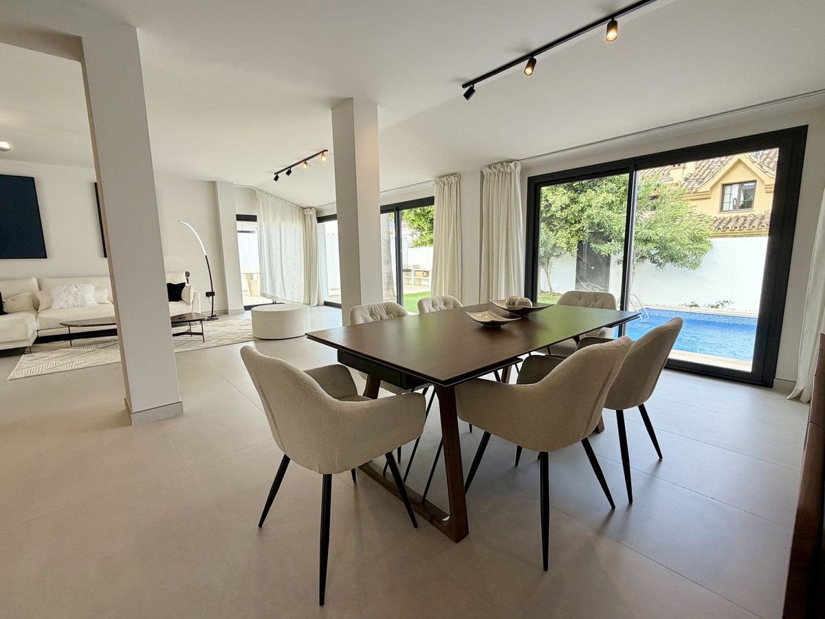 5 Bedroom Villa for Sale in Puerto Banús — 8