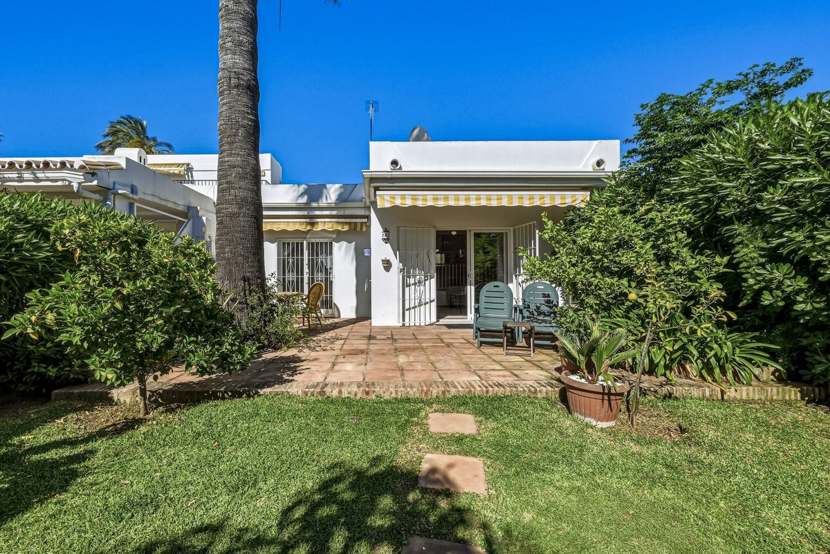 2 Bedroom Villa for Sale in Nueva Andalucía