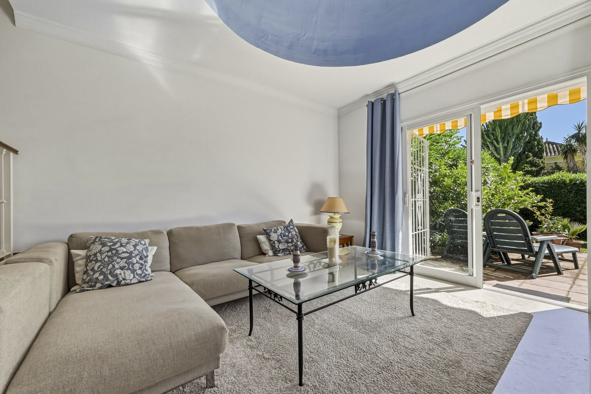 2 Bedroom Villa for Sale in Nueva Andalucía — 5