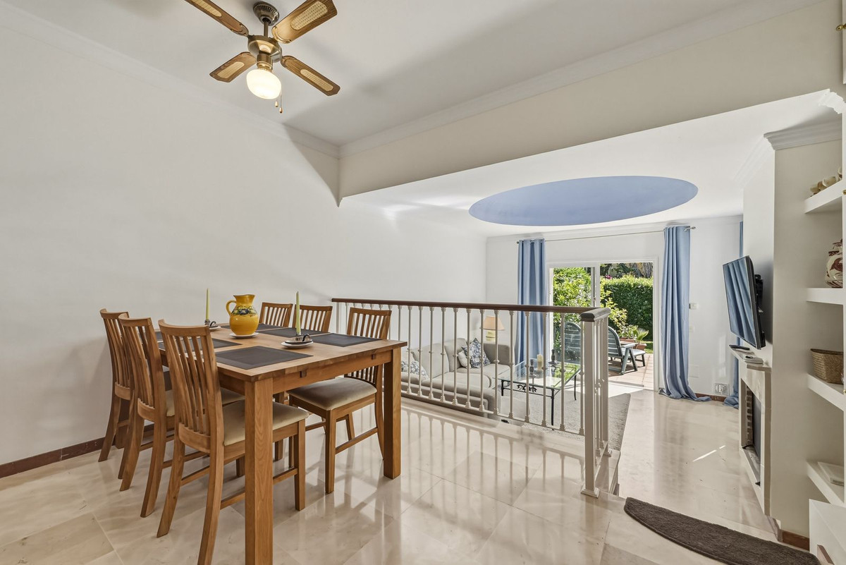2 Bedroom Villa for Sale in Nueva Andalucía — 7