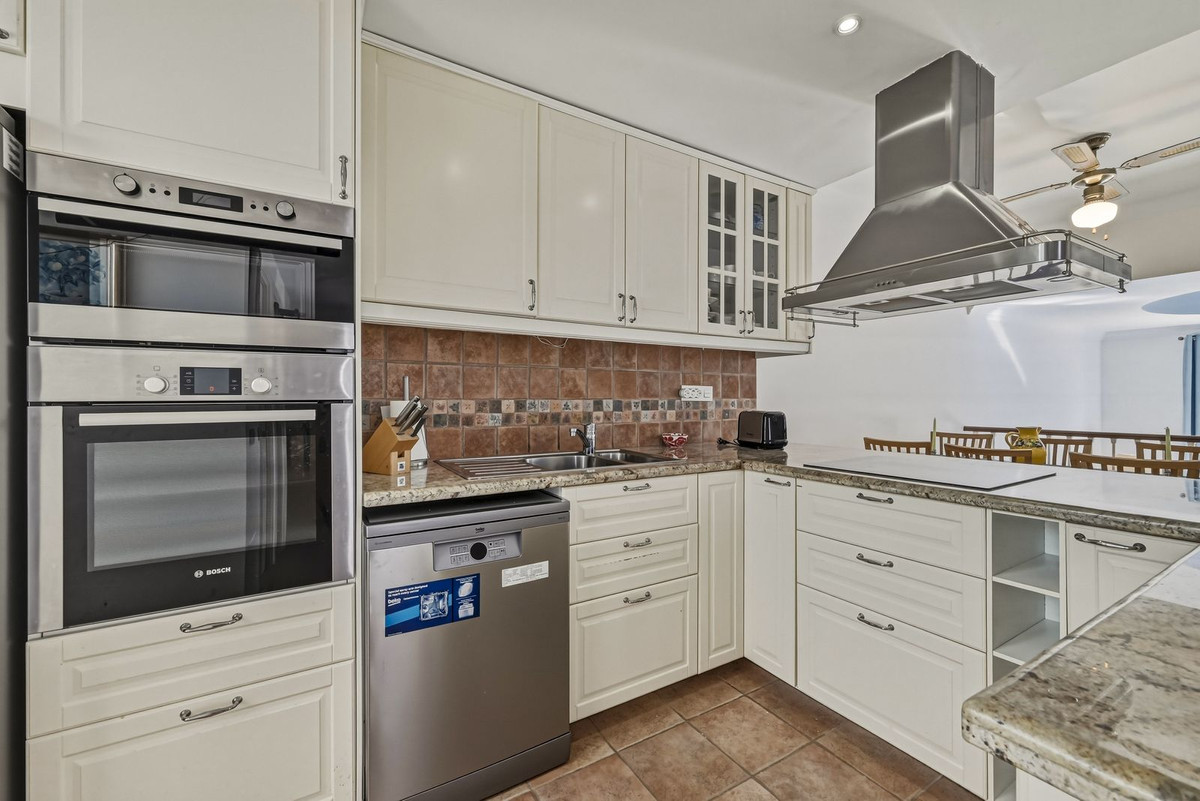 2 Bedroom Villa for Sale in Nueva Andalucía — 8