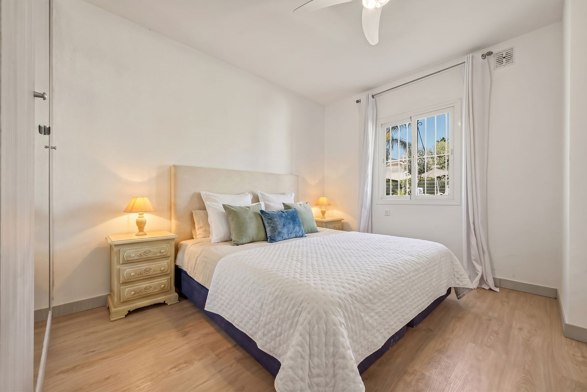 2 Bedroom Villa for Sale in Nueva Andalucía — view 10