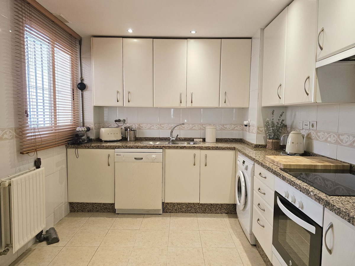 3 Bedroom Apartment for Sale in Guadalmina Alta — 5
