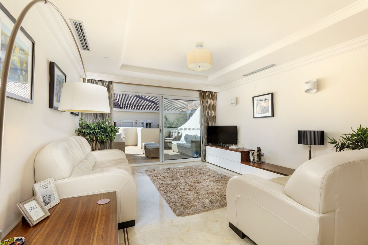 2 Bedroom Apartment for Sale in Nueva Andalucía — 2
