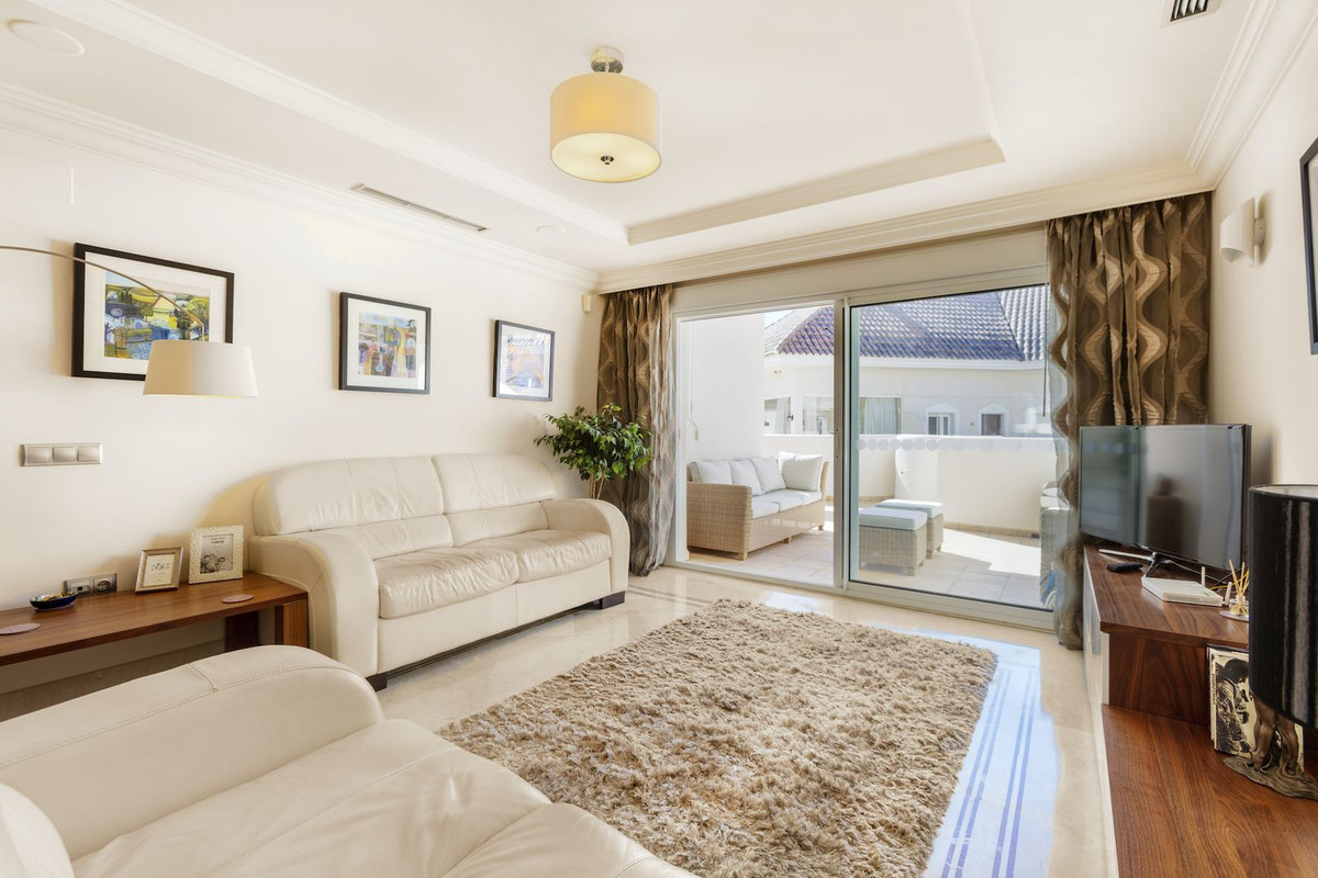 2 Bedroom Apartment for Sale in Nueva Andalucía — 4