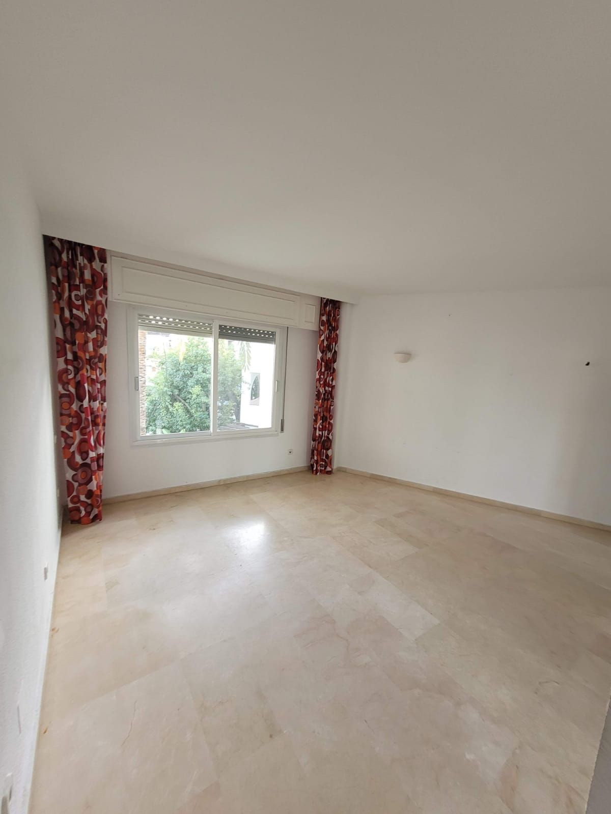 3 Bedroom Apartment for Sale in Estepona — 3