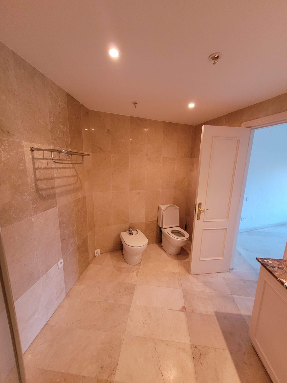 3 Bedroom Apartment for Sale in Estepona — 6