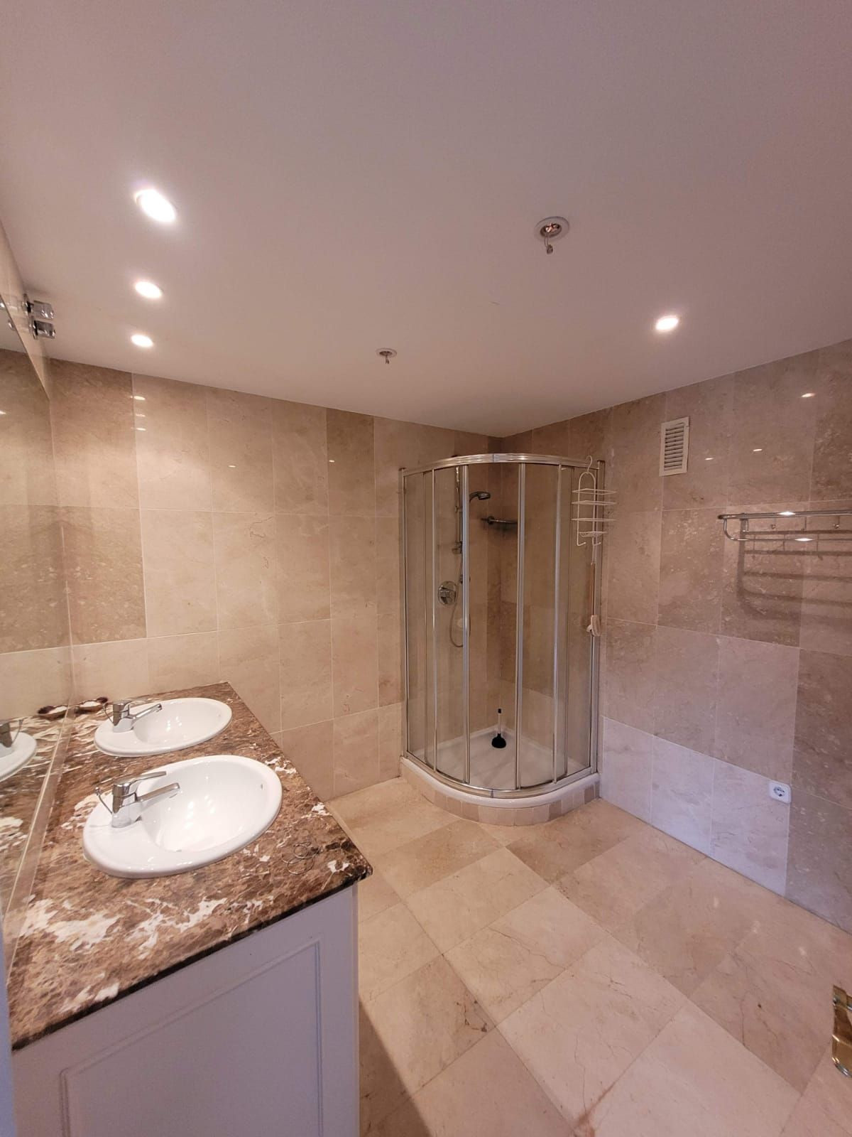 3 Bedroom Apartment for Sale in Estepona — 7