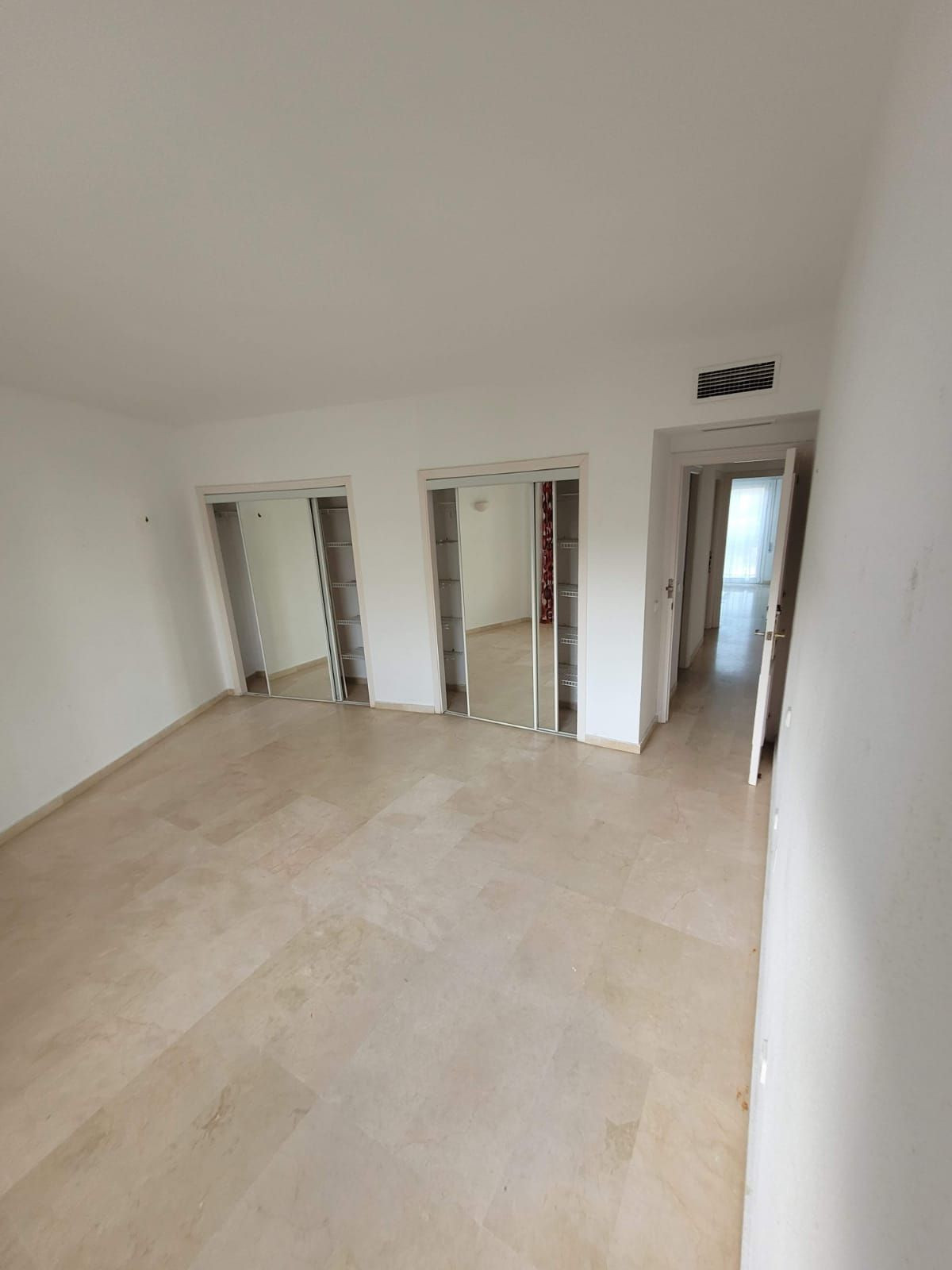 3 Bedroom Apartment for Sale in Estepona — view 10