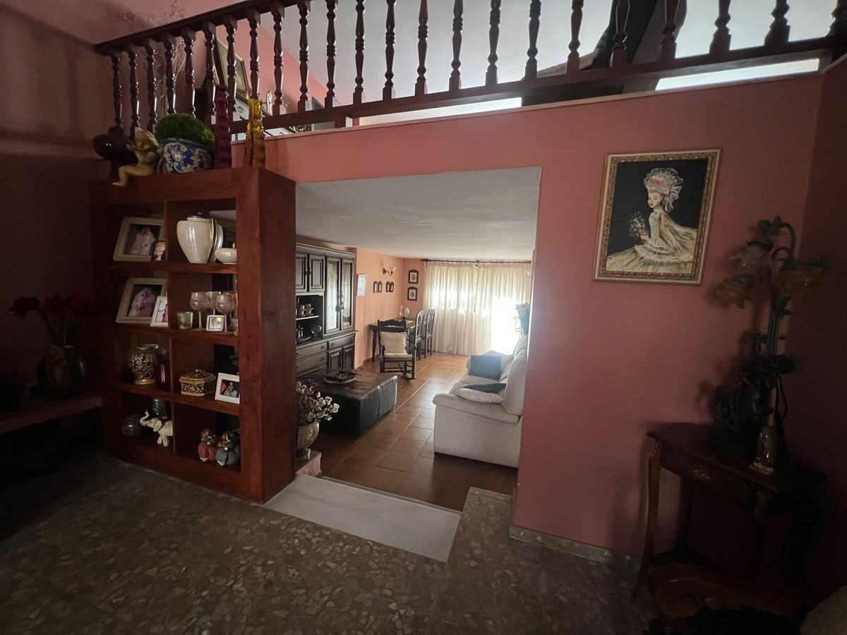 6 Bedroom Villa for Sale in Estepona — 5