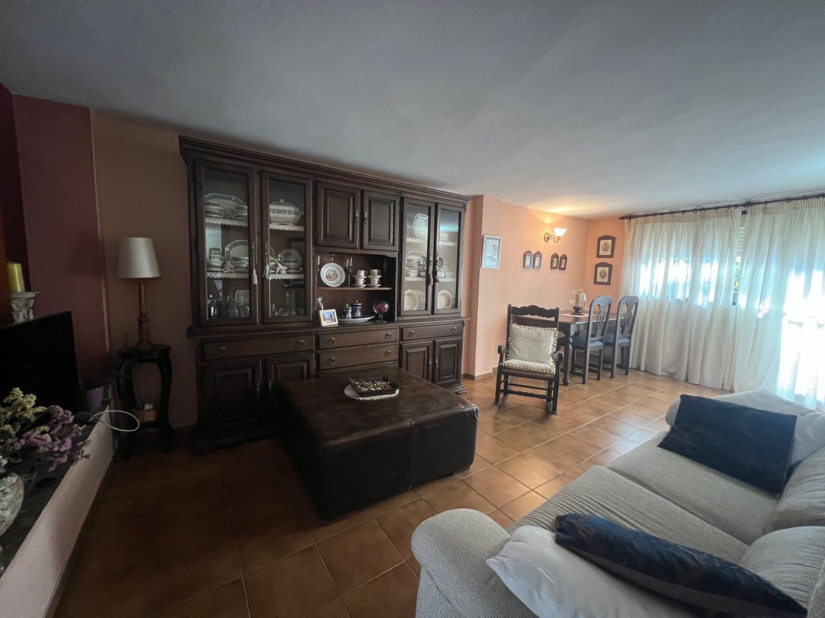 6 Bedroom Villa for Sale in Estepona — 6