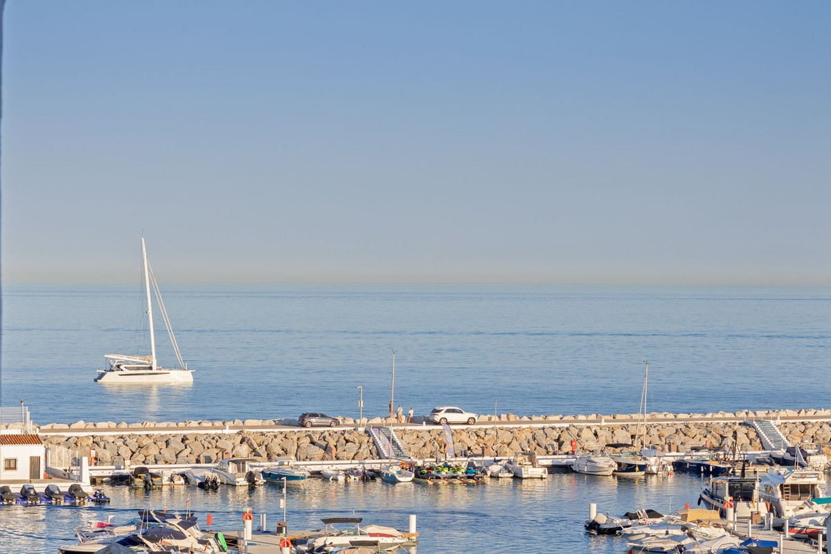 5 Bedroom Apartment for Sale in Puerto Banús