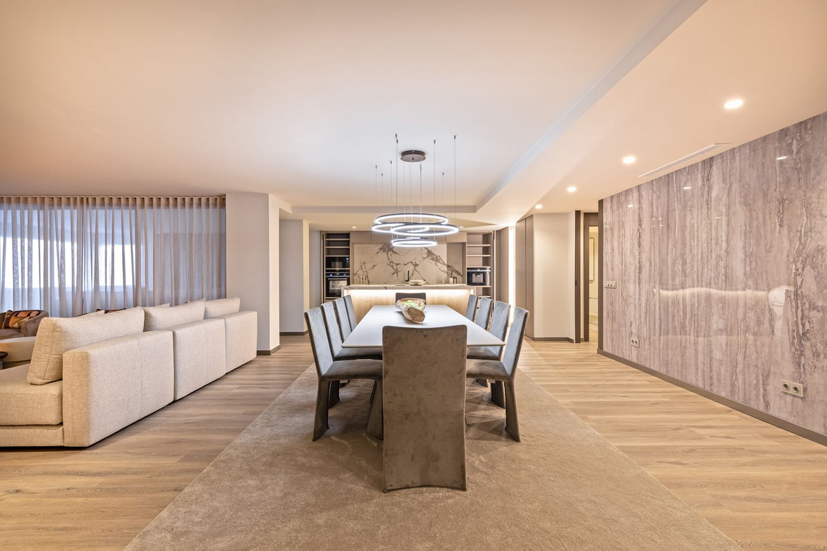 5 Bedroom Apartment for Sale in Puerto Banús — 3