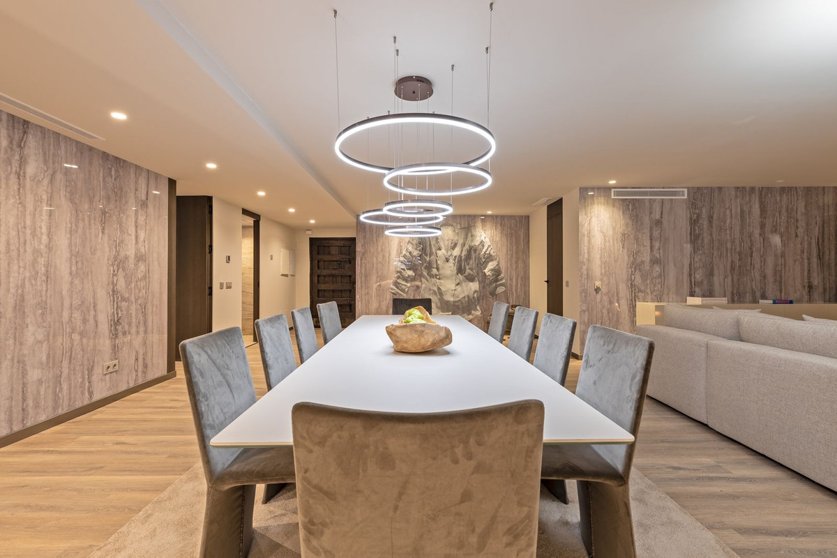 5 Bedroom Apartment for Sale in Puerto Banús — 4