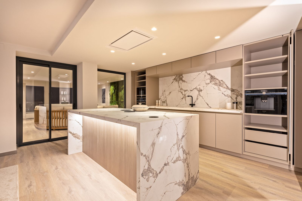 5 Bedroom Apartment for Sale in Puerto Banús — 5