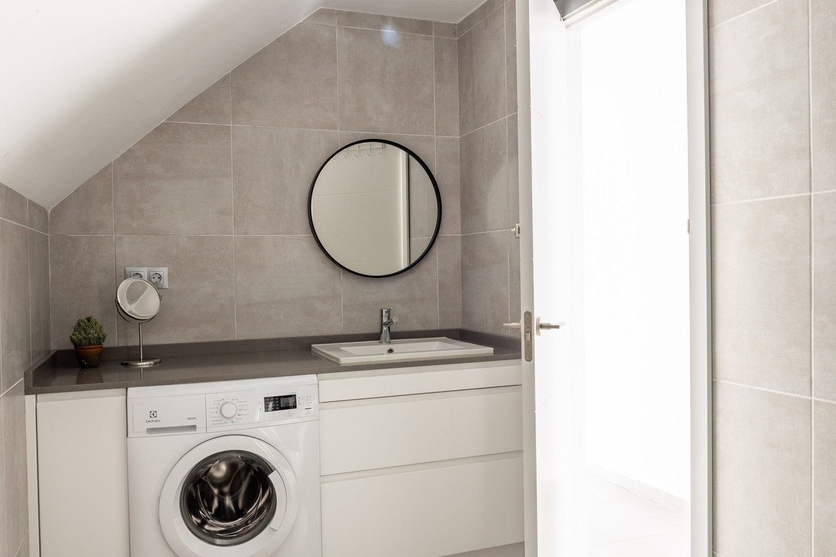 4 Bedroom Apartment for Sale in Nueva Andalucía — view 16