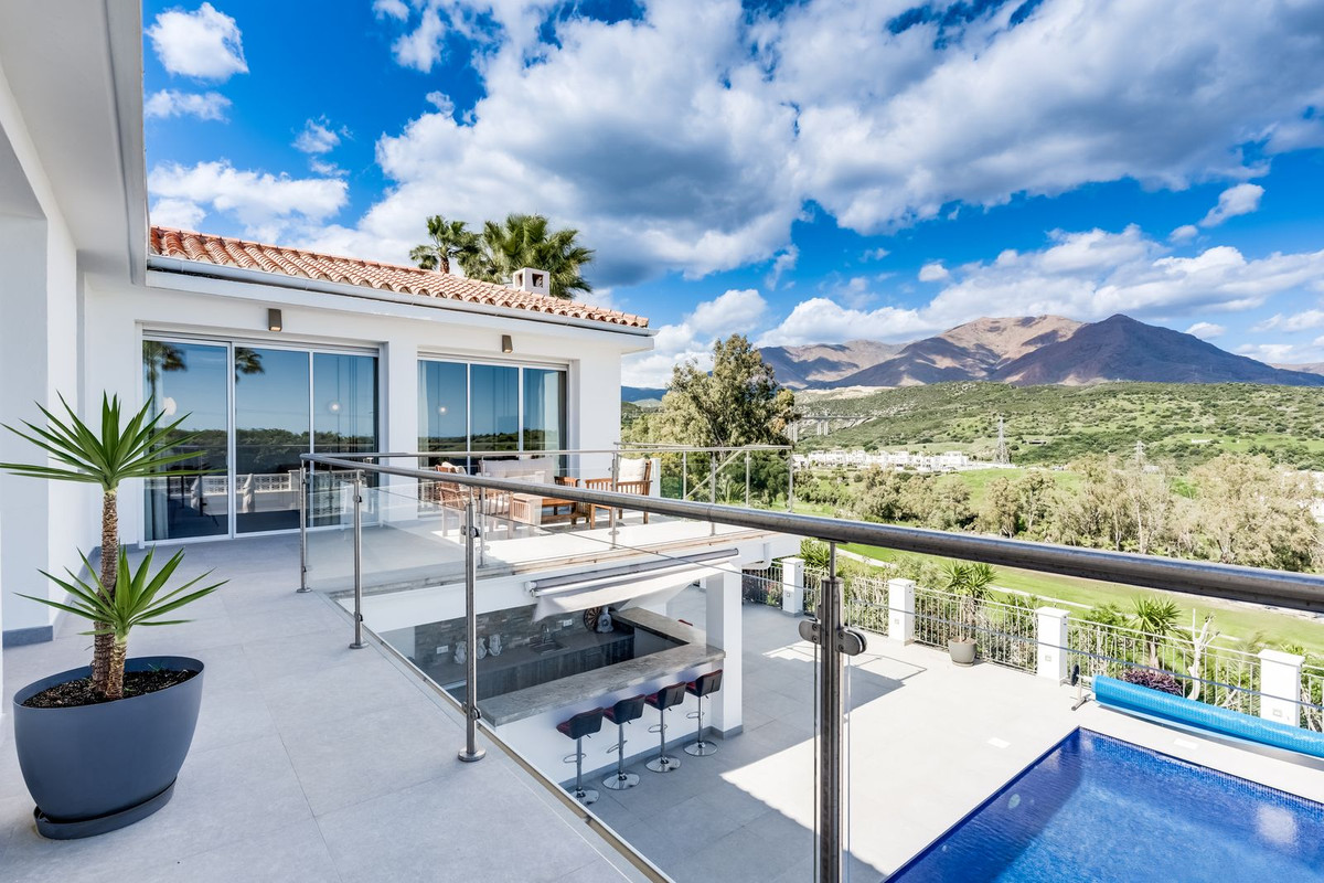 4 Bedroom Villa for Sale in Estepona — 3