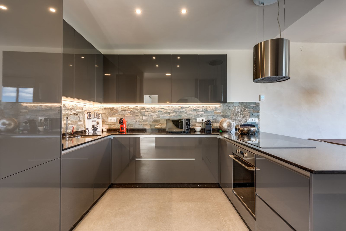 4 Bedroom Villa for Sale in Estepona — 8