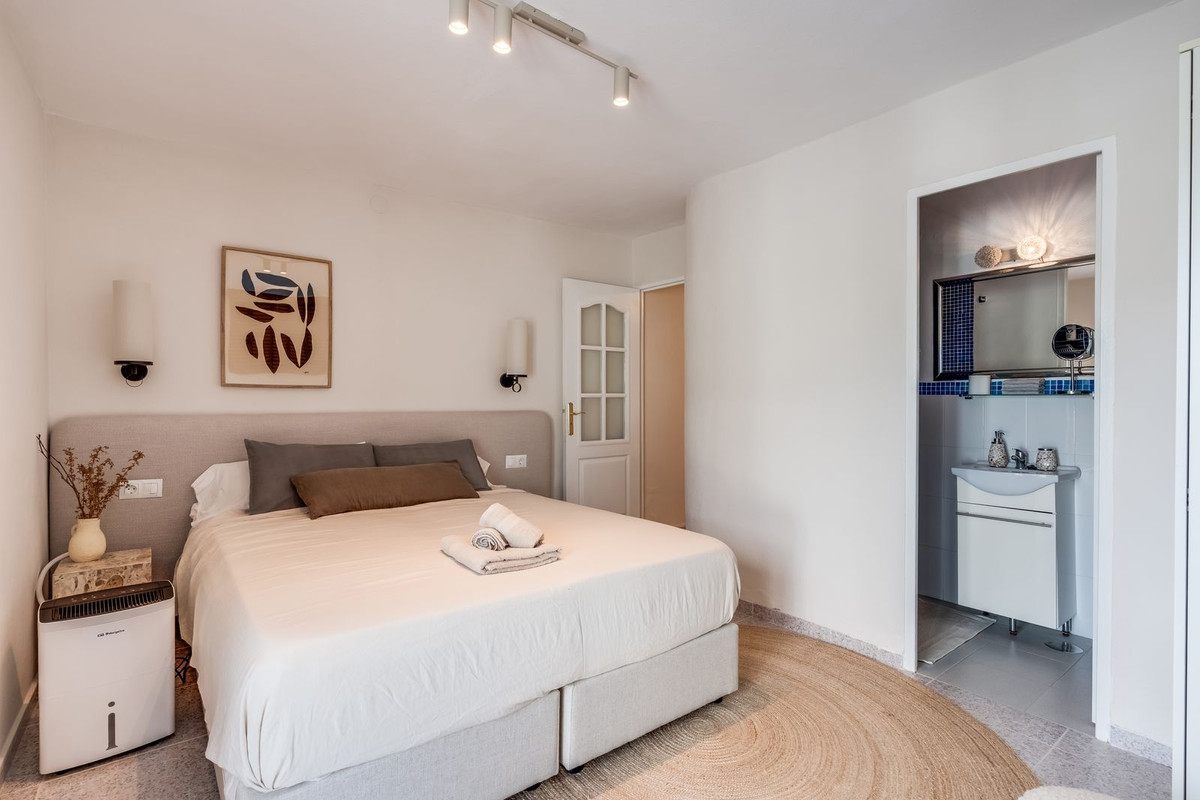 4 Bedroom Villa for Sale in Estepona — view 10