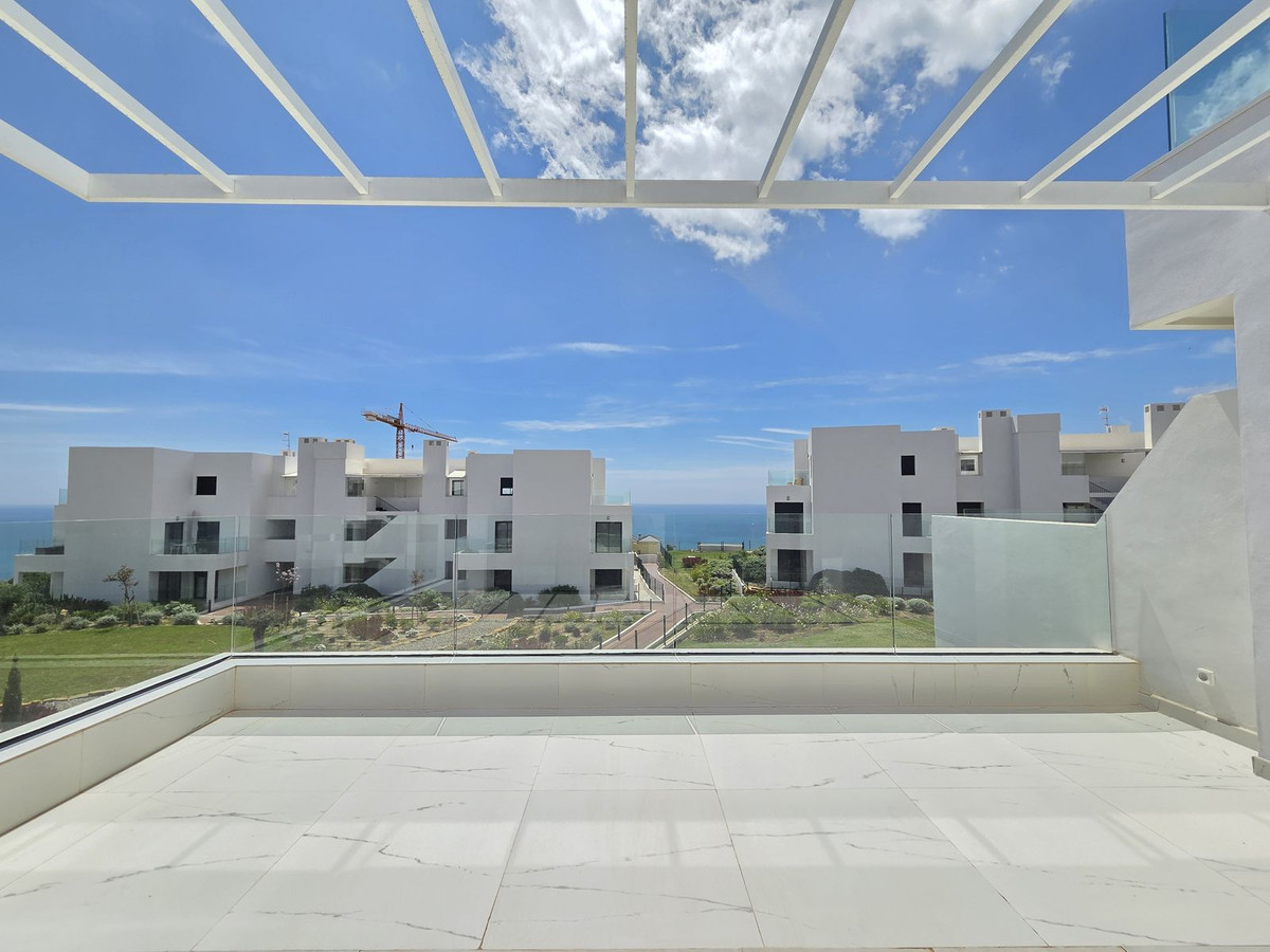 3 Bedroom Apartment for Sale in Estepona — 2