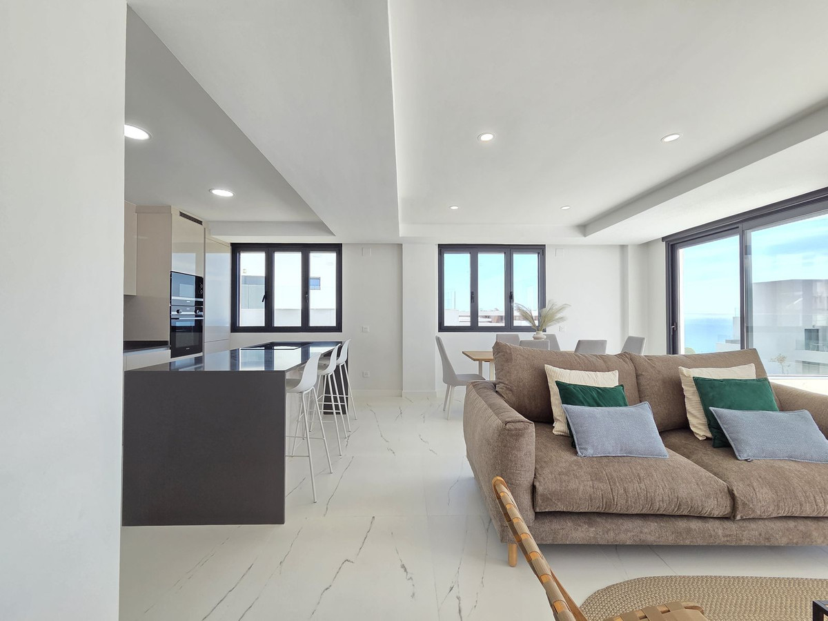 3 Bedroom Apartment for Sale in Estepona — 3