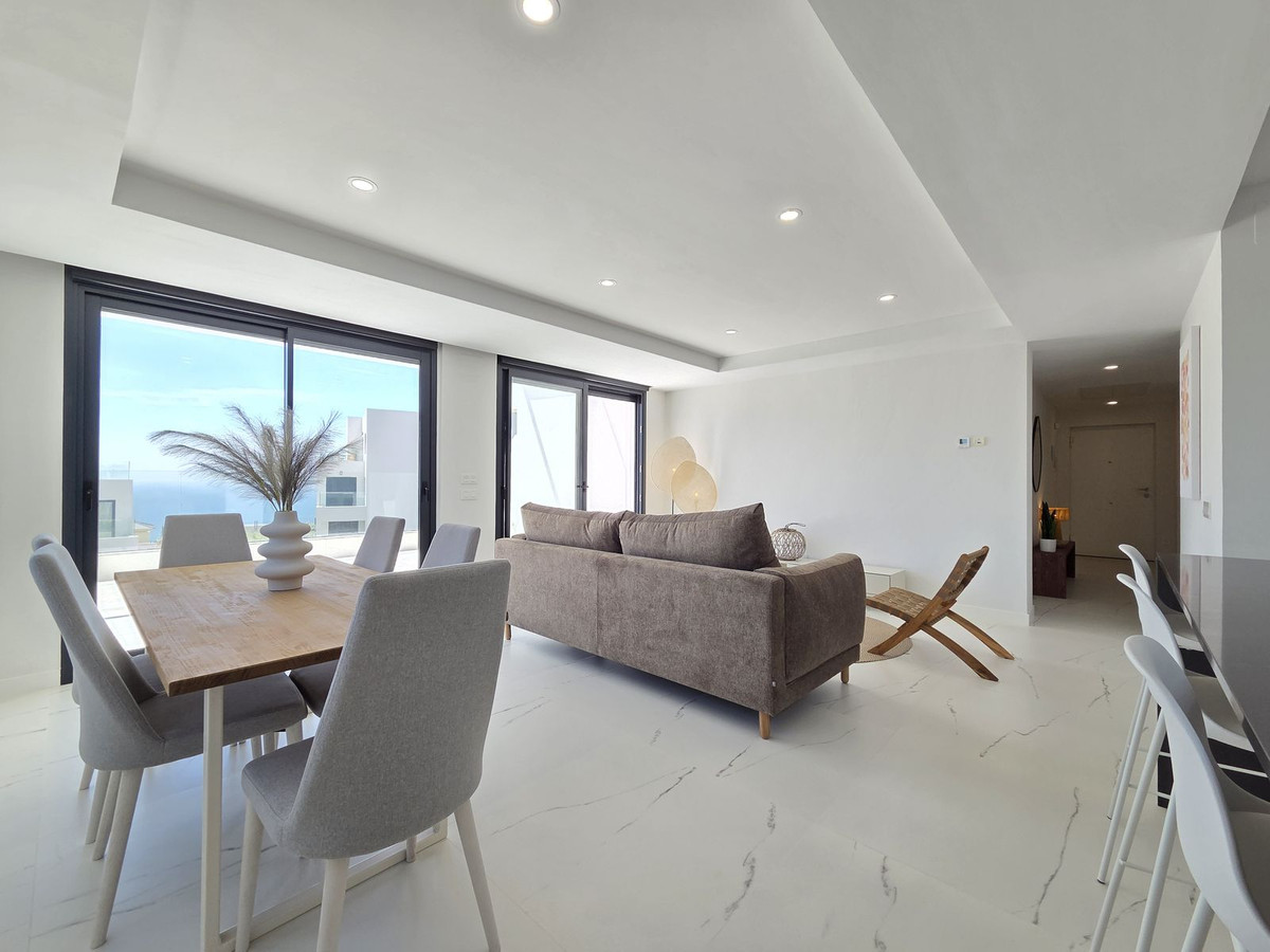 3 Bedroom Apartment for Sale in Estepona — 8