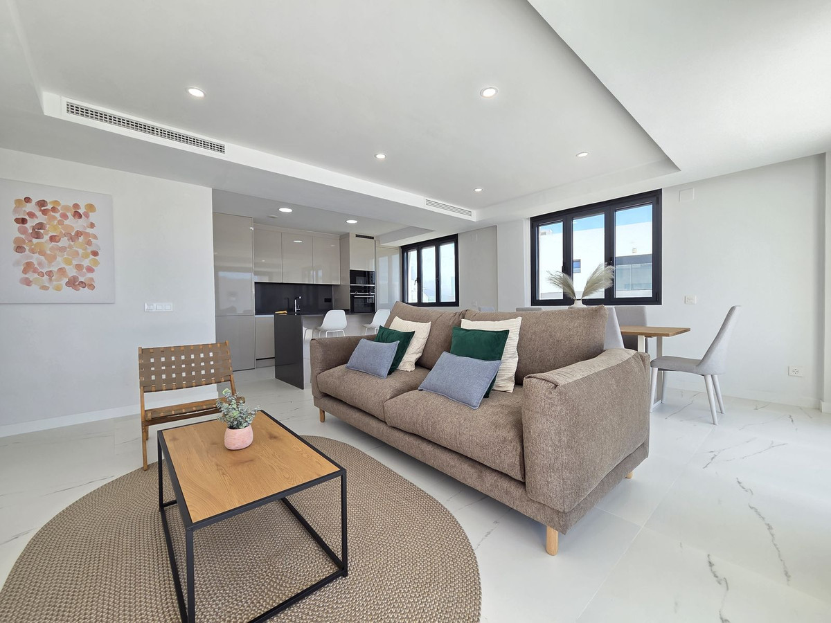 3 Bedroom Apartment for Sale in Estepona — view 10