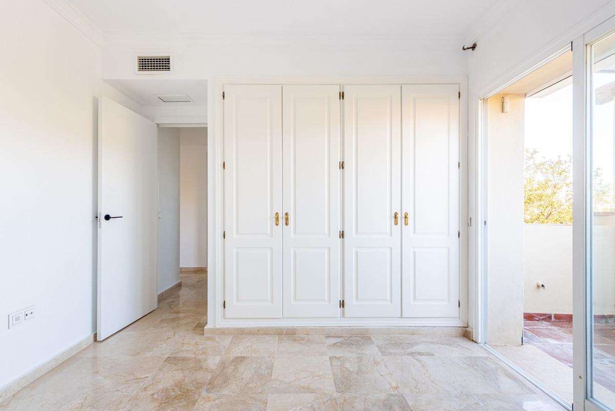 3 Bedroom Apartment for Sale in Selwo — view 11