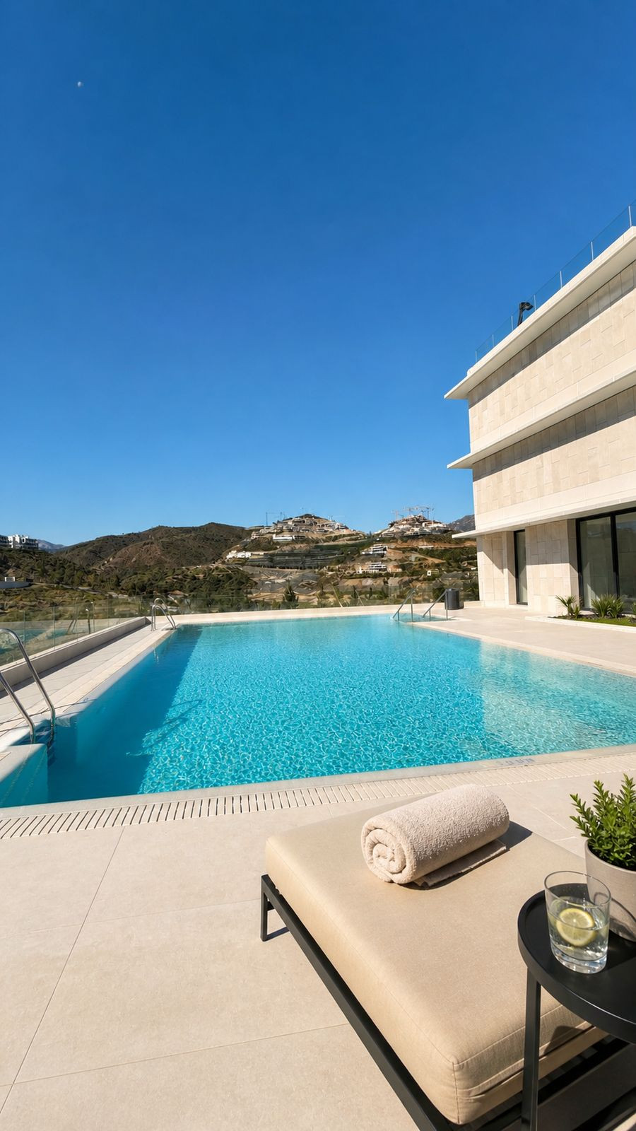4 Bedroom Apartment for Sale in La Quinta — 4