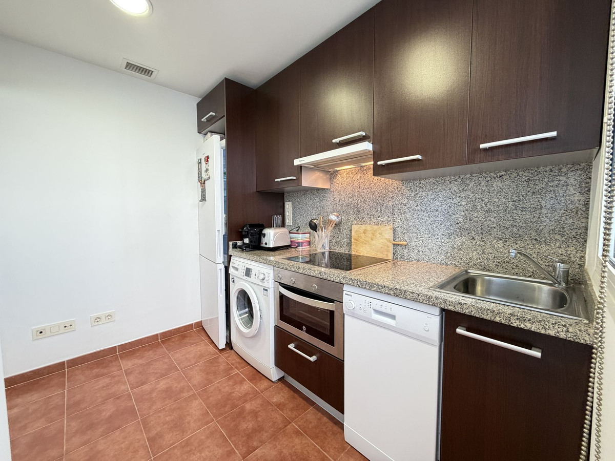 3 Bedroom Apartment for Sale in Estepona — view 11