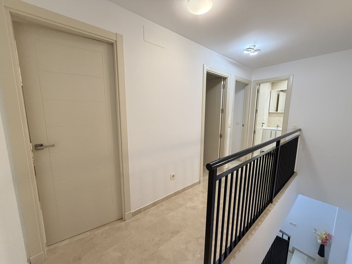 3 Bedroom Apartment for Sale in Estepona — view 15