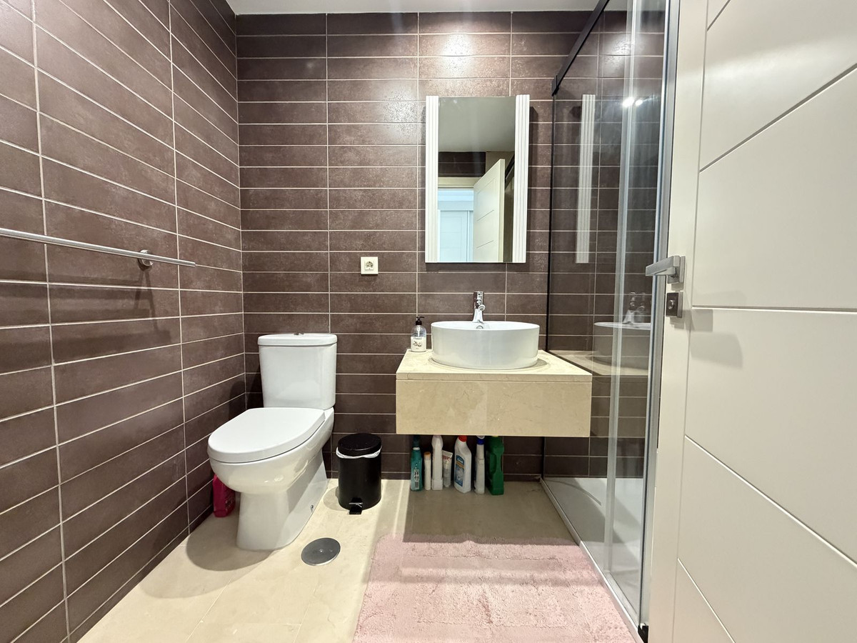 3 Bedroom Apartment for Sale in Estepona — view 16