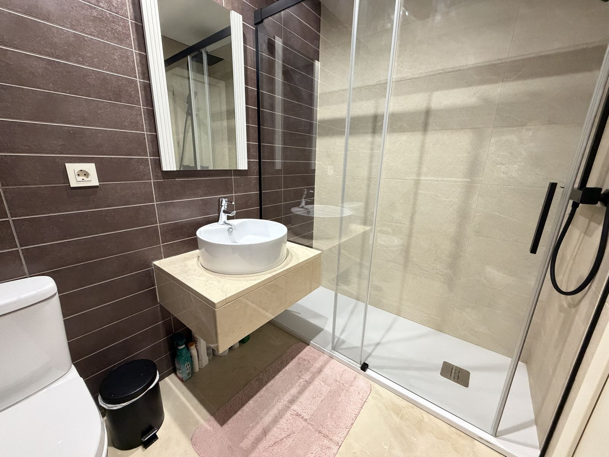 3 Bedroom Apartment for Sale in Estepona — view 17
