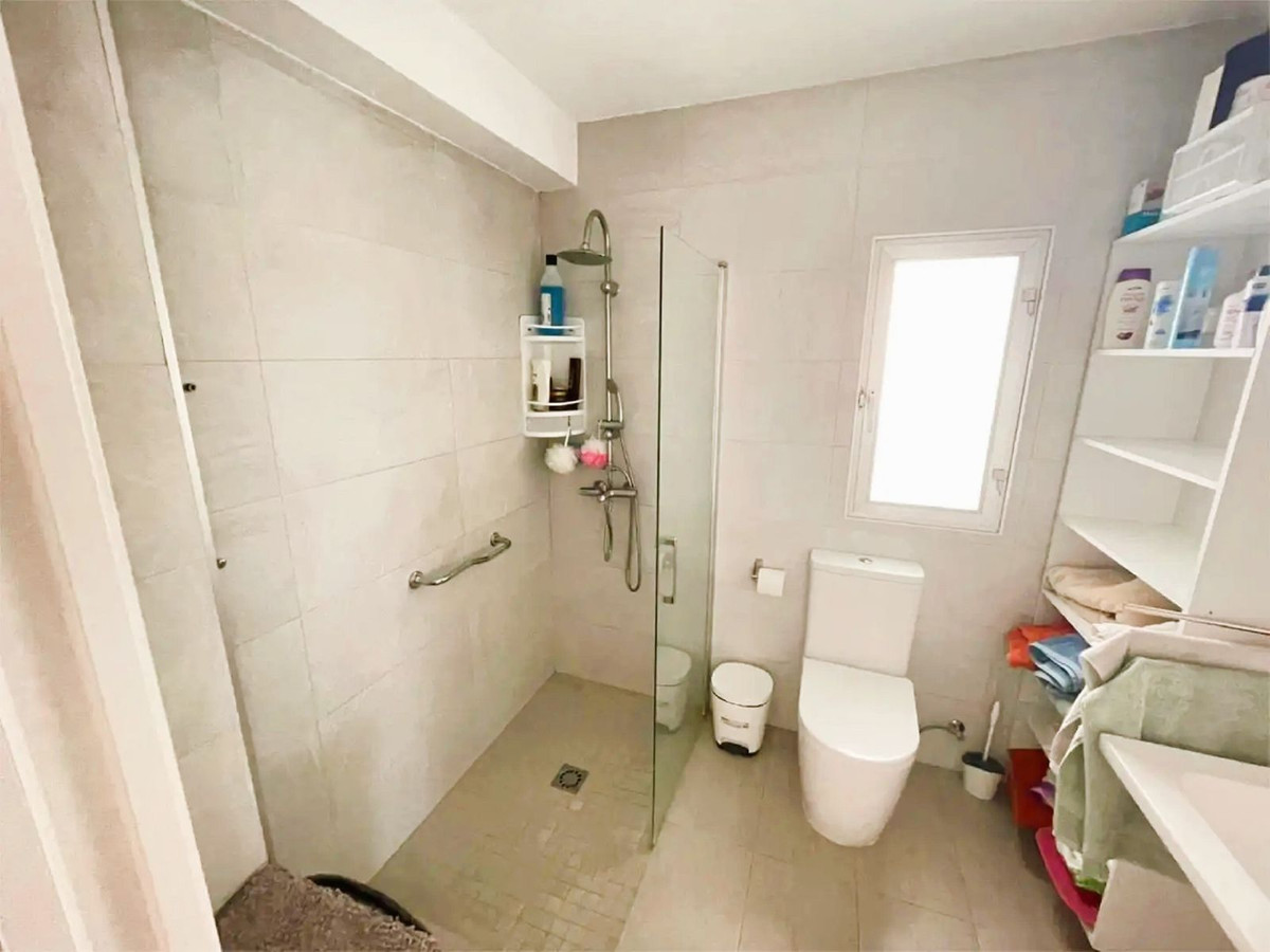 3 Bedroom Apartment for Sale in Marbella — view 16