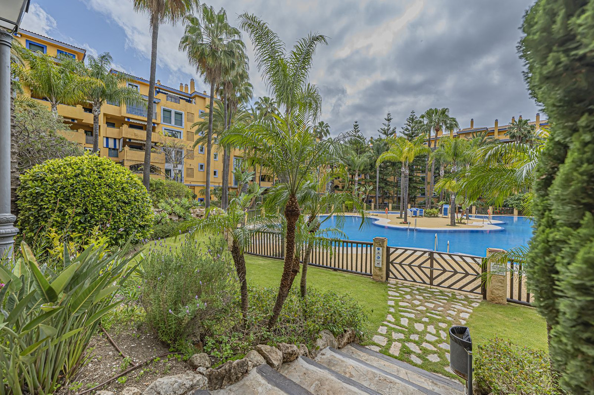 2 Bedroom Apartment for Sale in San Pedro de Alcántara — 5