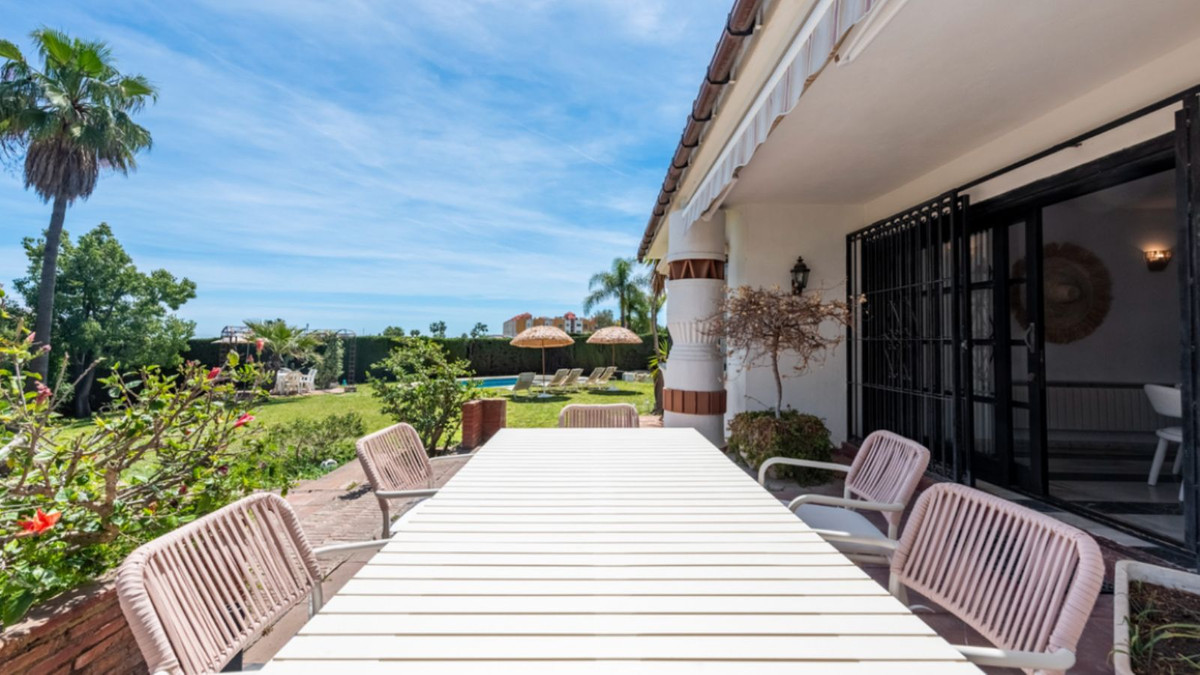 4 Bedroom Villa for Sale in Estepona — 3