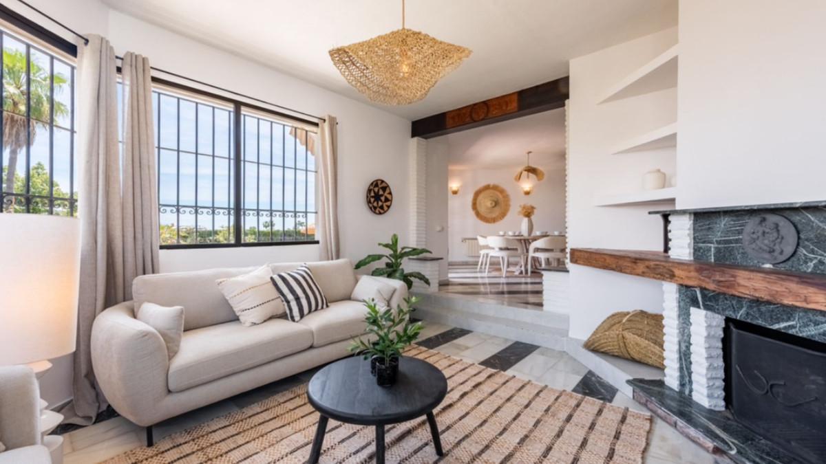 4 Bedroom Villa for Sale in Estepona — 4