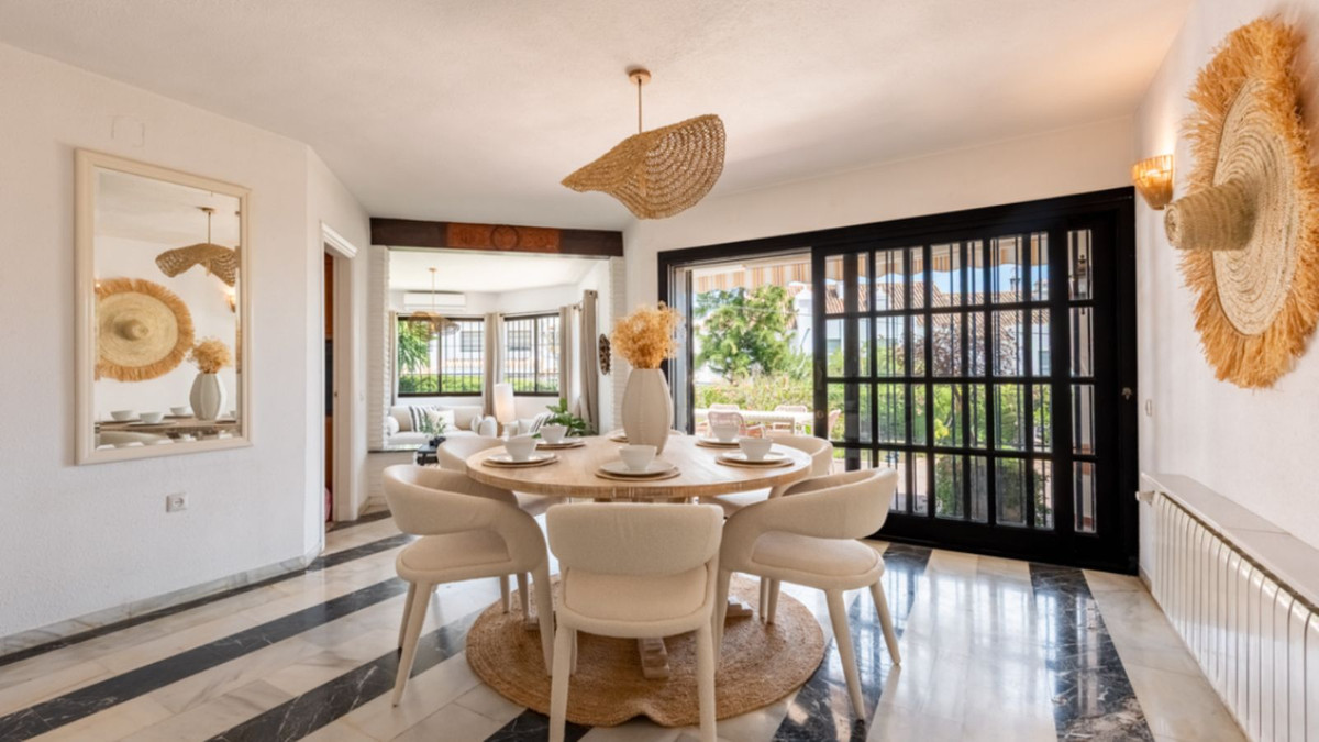 4 Bedroom Villa for Sale in Estepona — 5