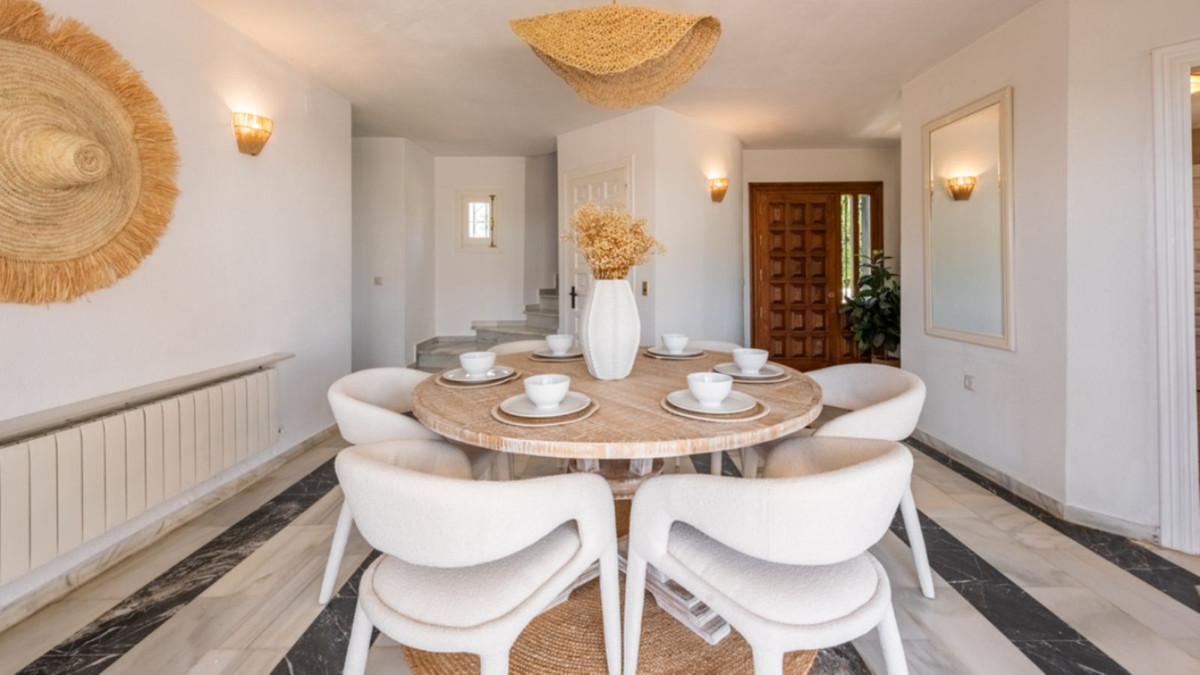 4 Bedroom Villa for Sale in Estepona — 6