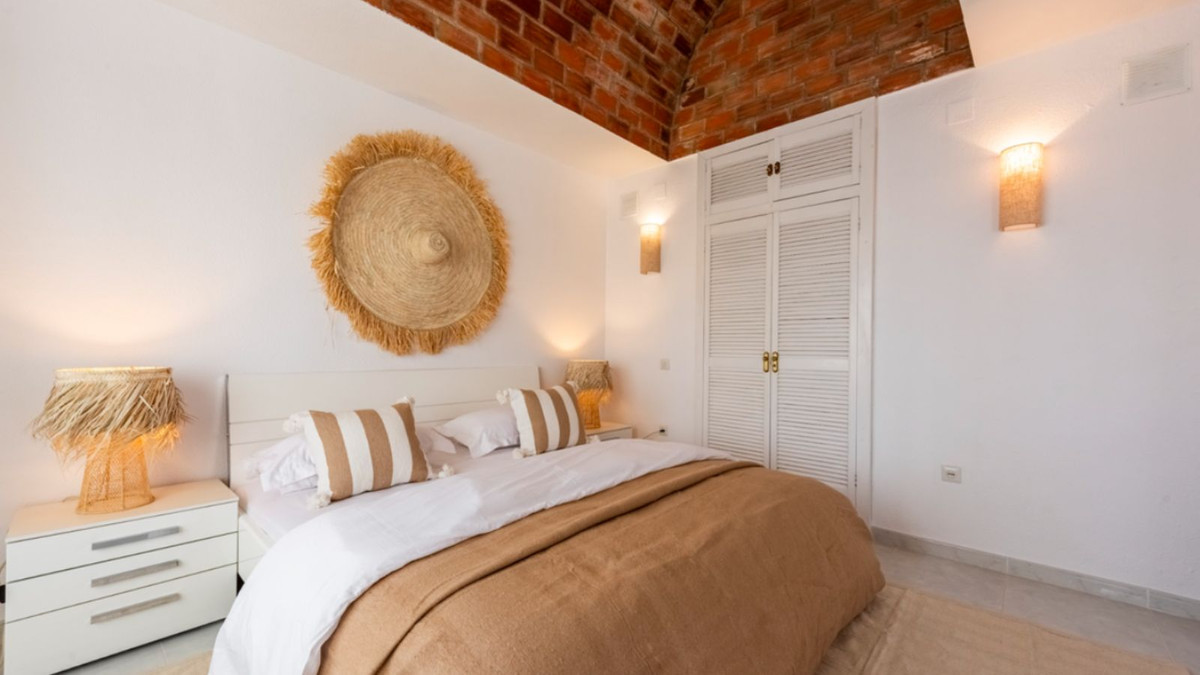 4 Bedroom Villa for Sale in Estepona — 8