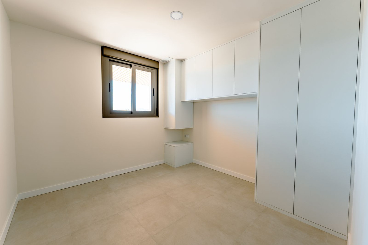 2 Bedroom Apartment for Sale in Estepona — 7