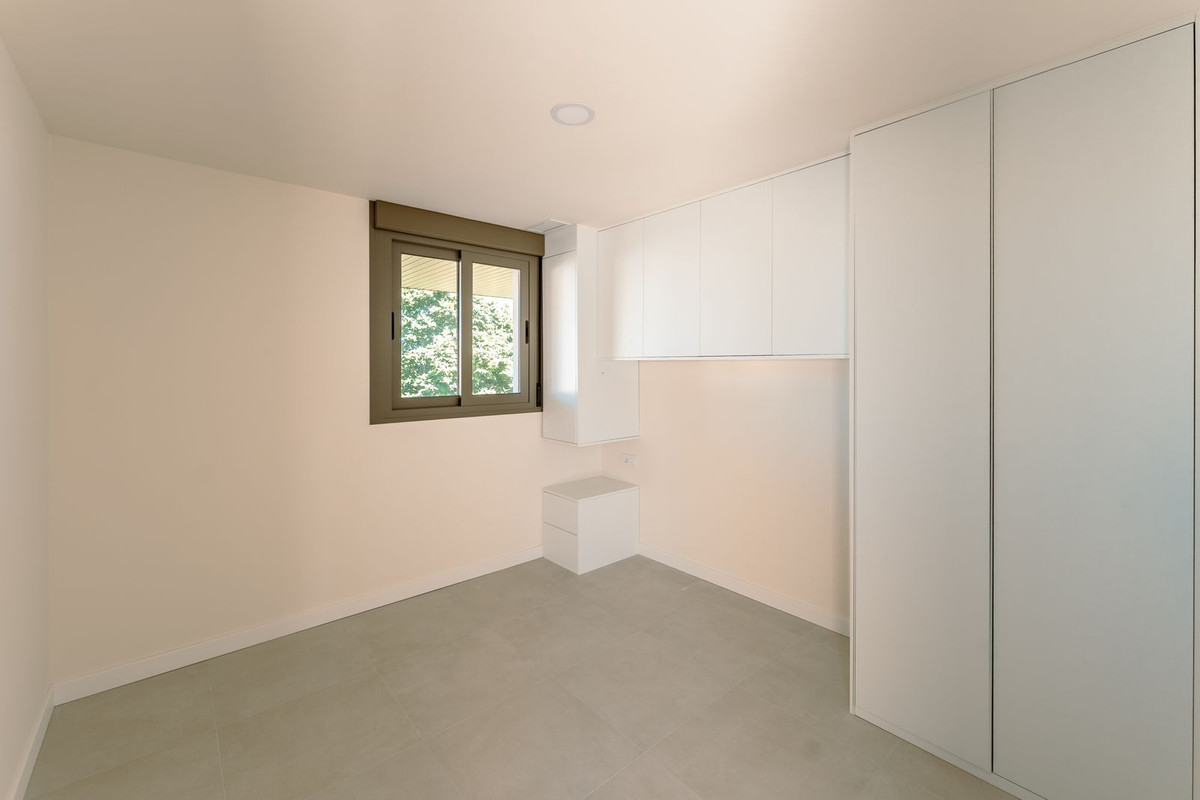 2 Bedroom Apartment for Sale in Estepona — 8