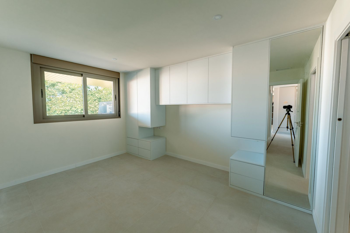 2 Bedroom Apartment for Sale in Estepona — 9