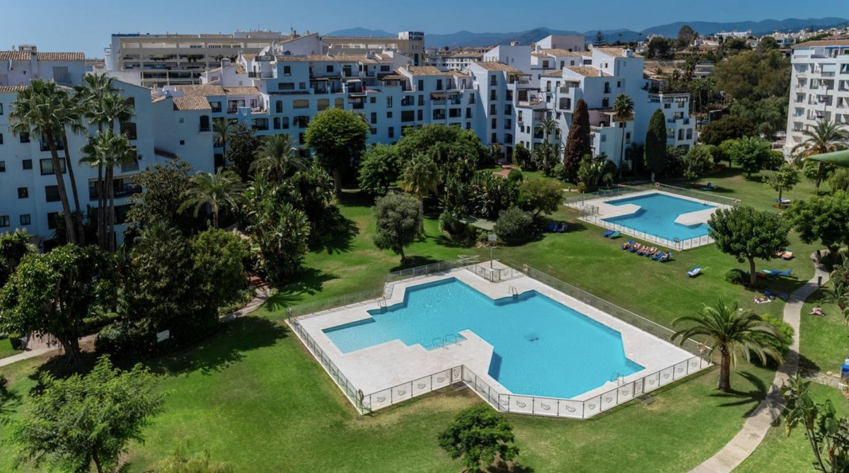 4 Bedroom Apartment for Sale in Puerto Banús