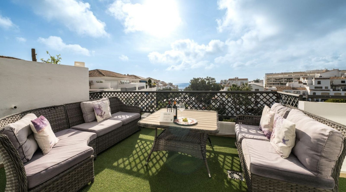 4 Bedroom Apartment for Sale in Puerto Banús — 3