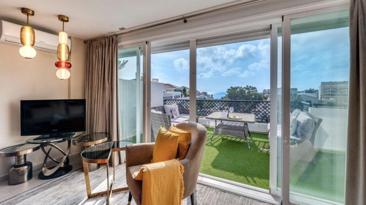 4 Bedroom Apartment for Sale in Puerto Banús — 4