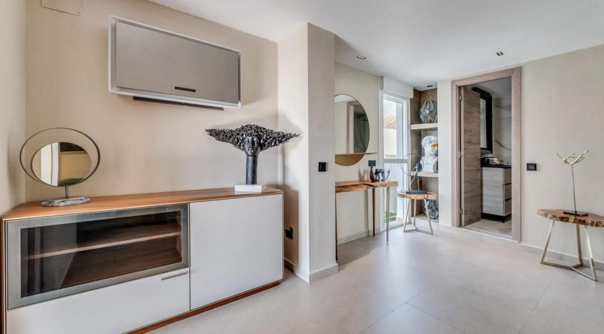 4 Bedroom Apartment for Sale in Puerto Banús — 5