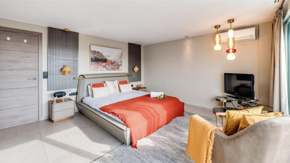 4 Bedroom Apartment for Sale in Puerto Banús — 6